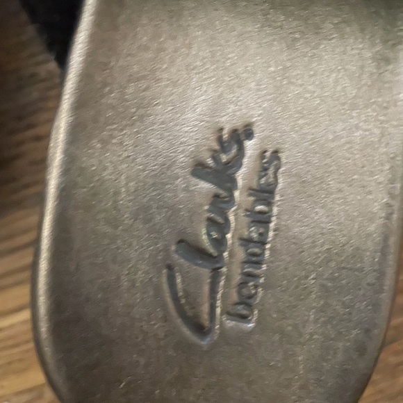 Clarks bendable slip on sandal - Picture 2 of 8